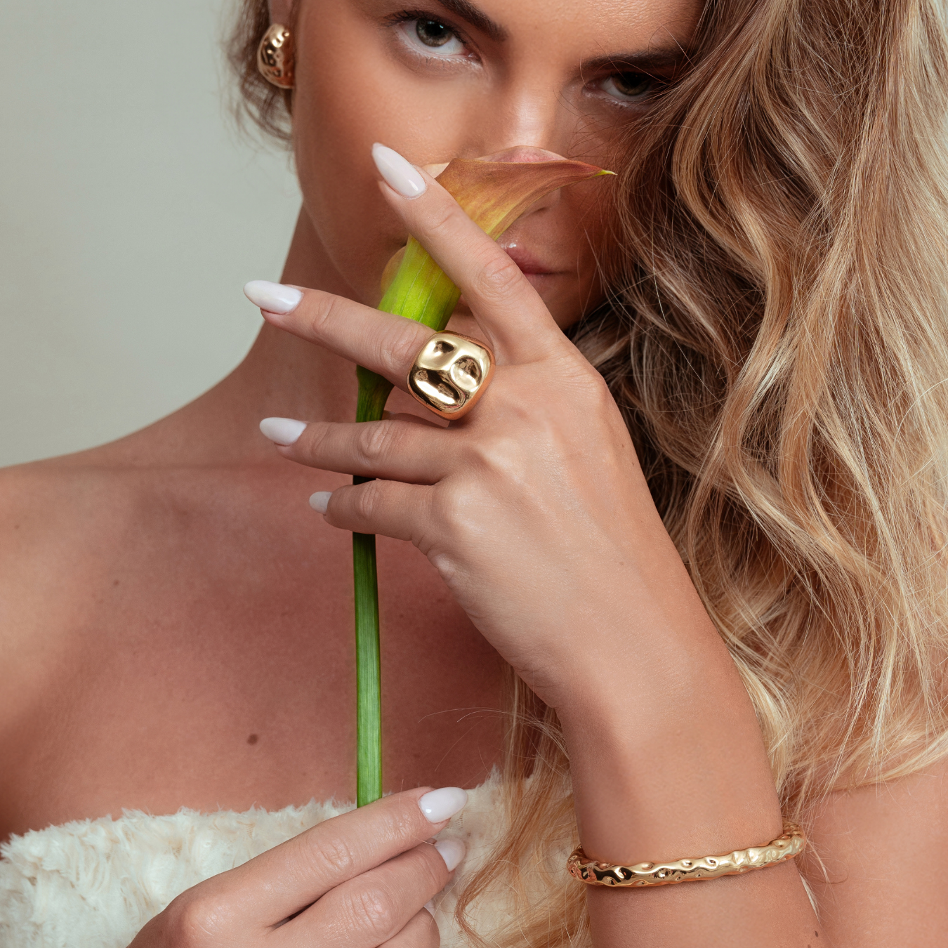 Lifestyle photo showing Collins Gold Bracelet in use - Denise Pacini