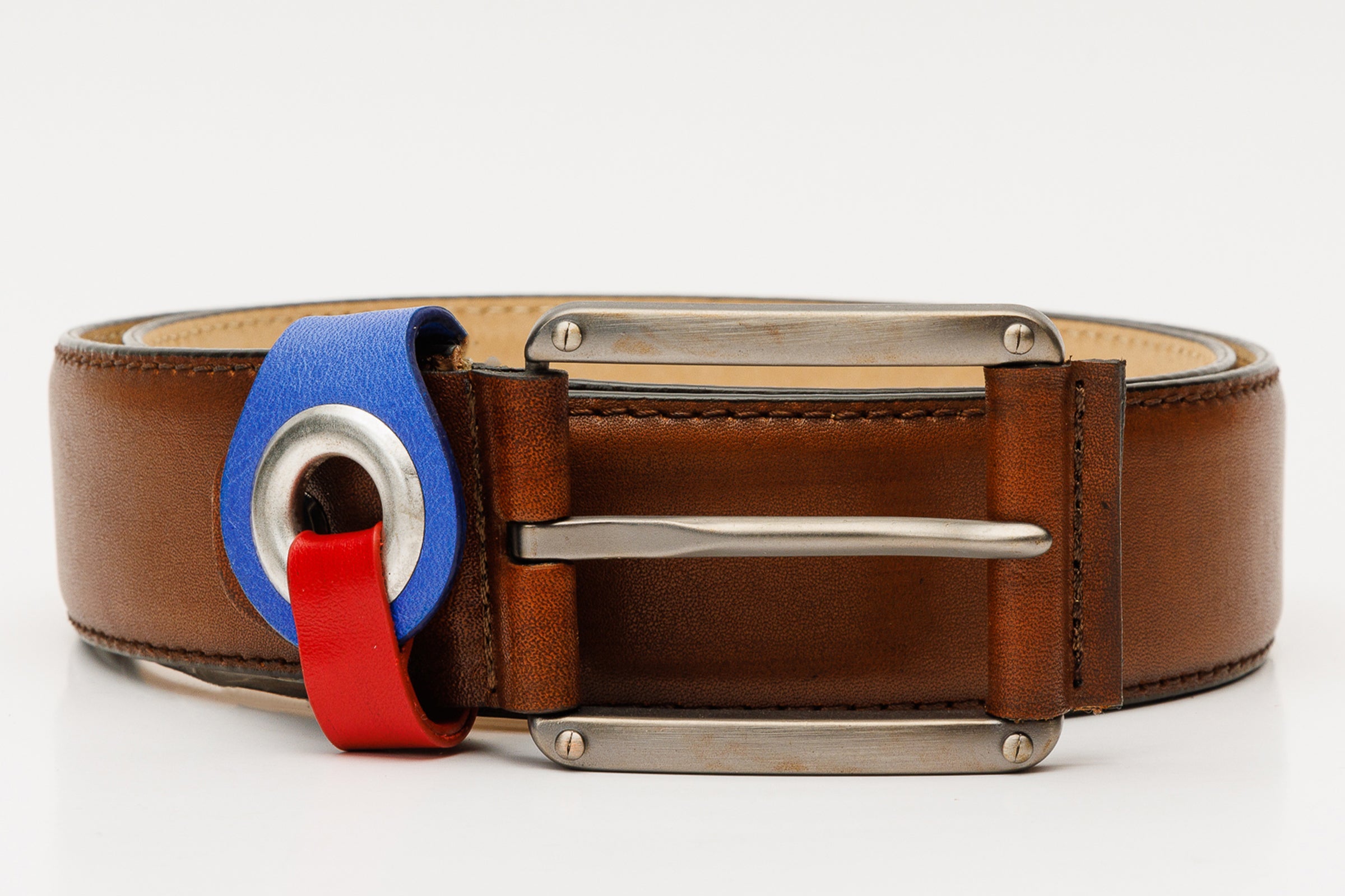 Lifestyle photo showing Vinci Leather Shoes The Jackie Tan Leather Belt in use - Vinci Leather Shoes