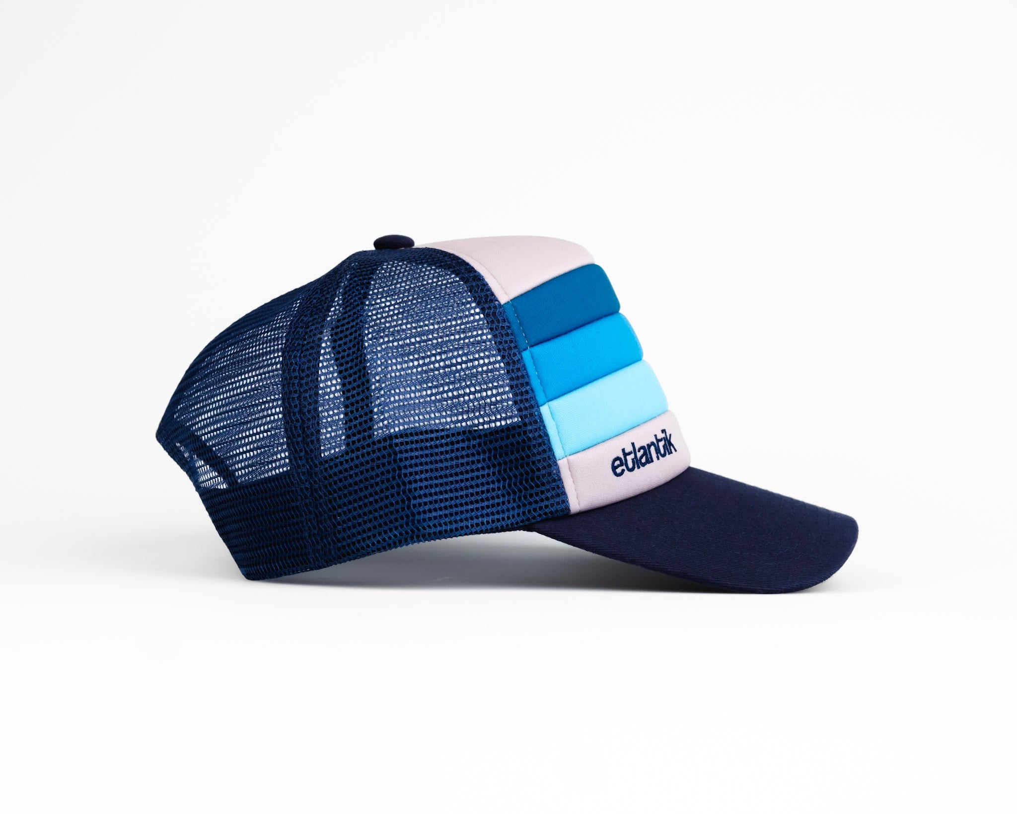 Lifestyle photo showing Swell Cap Blue in use - Etlantik
