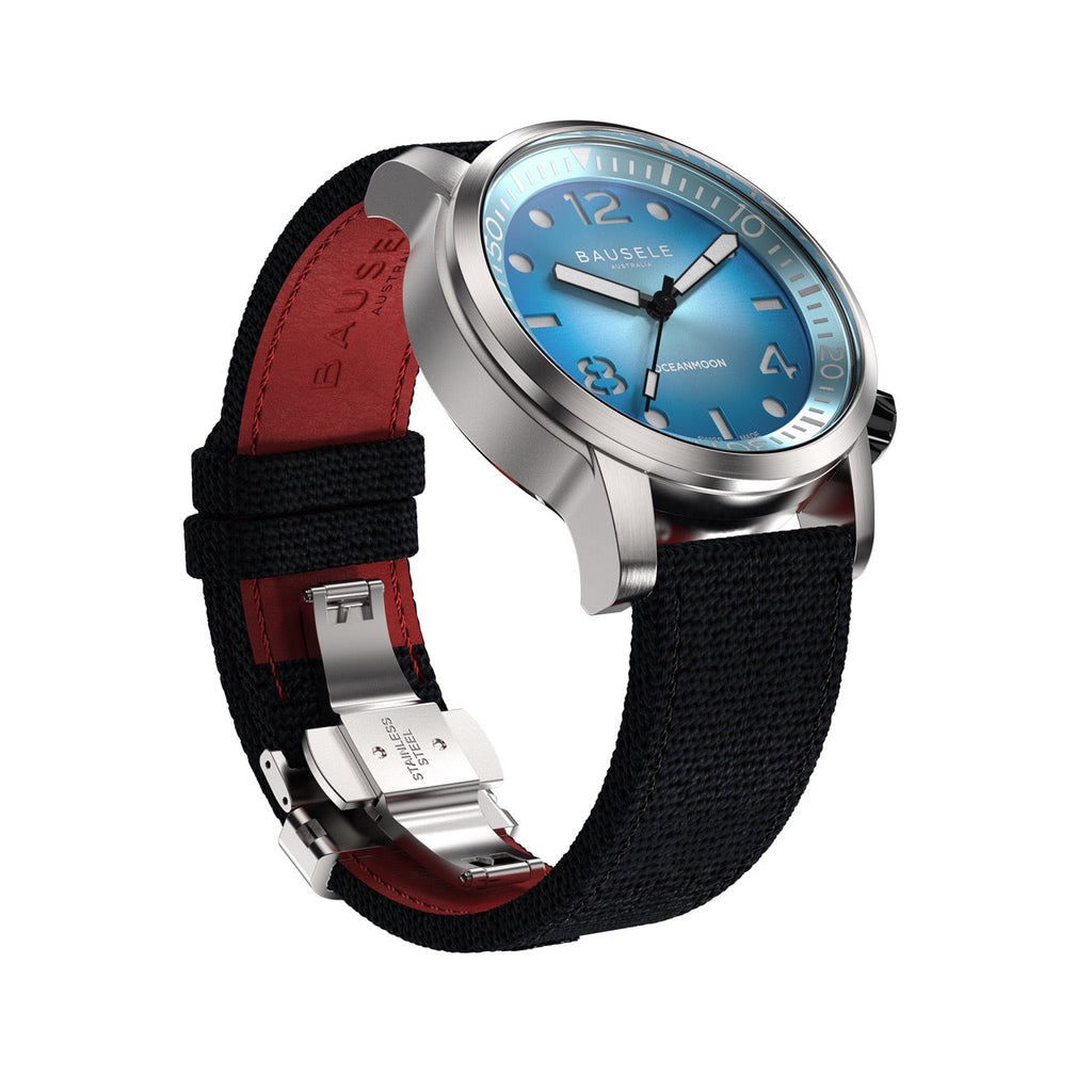 Lifestyle photo showing OCEANMOON 5TH GEN. | PACIFIC BLUE in use - BAUSELE