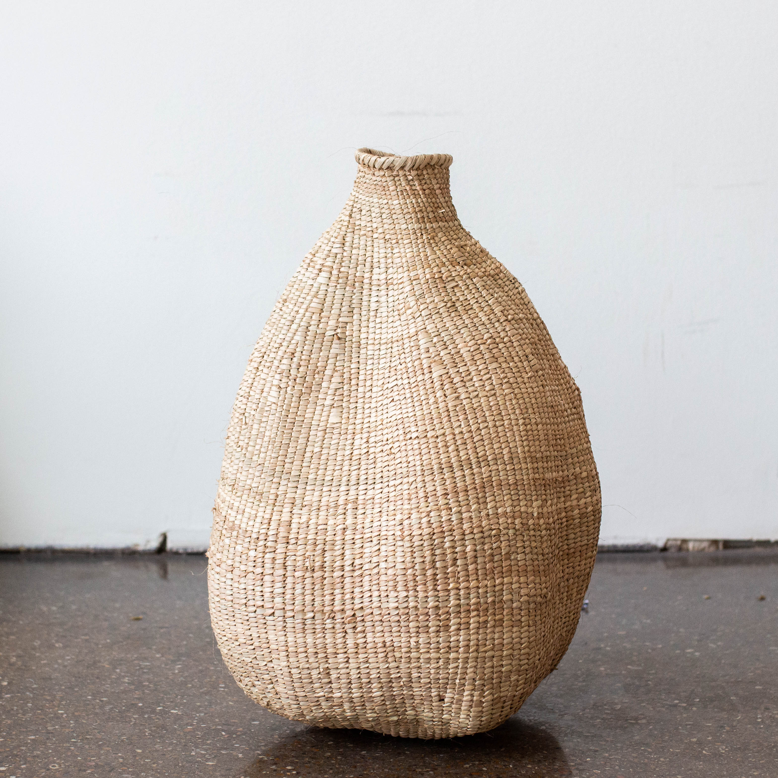 Product view 4 - Ilala Garlic Gourd Handwoven African Basket - Kanju Interiors