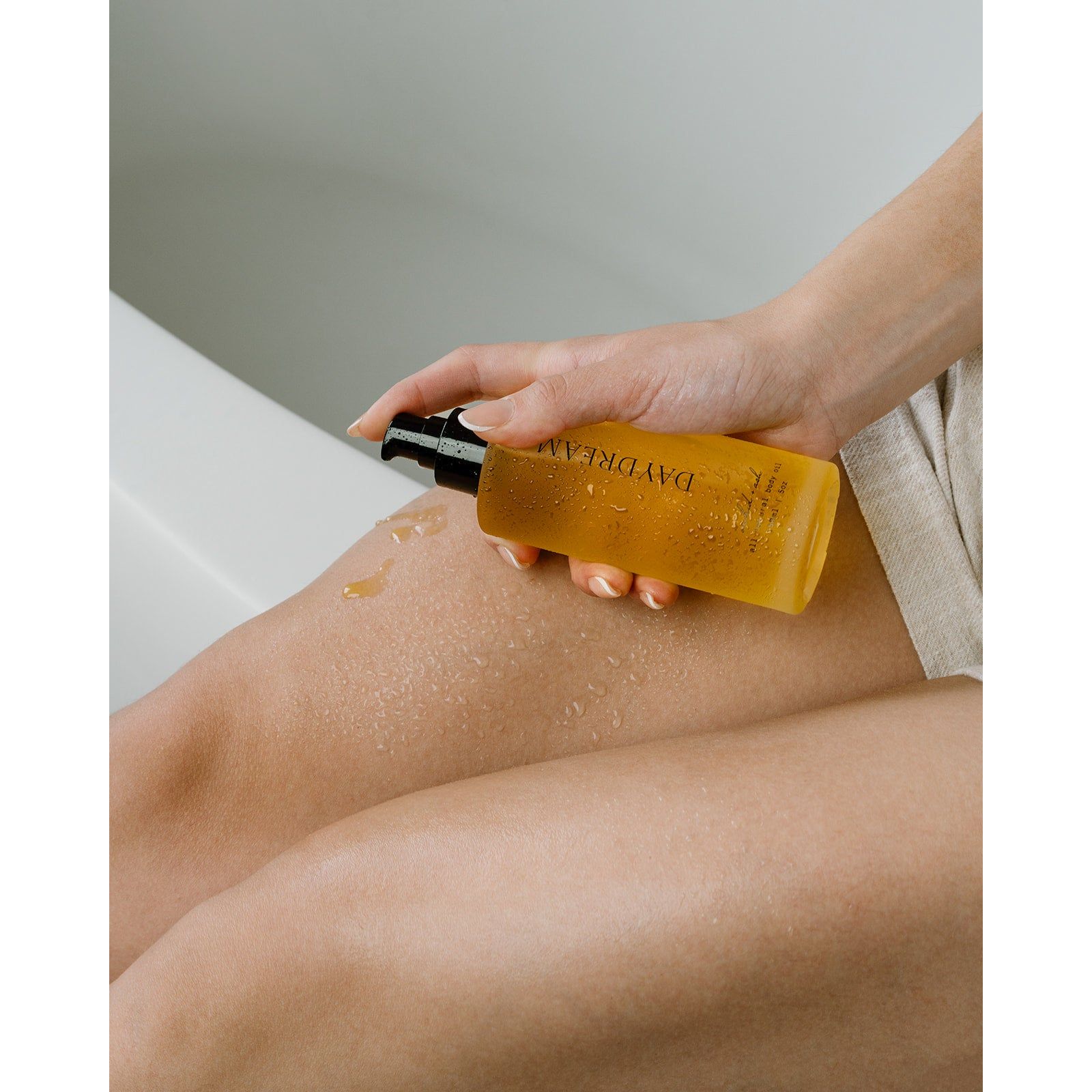 Product view 4 - DAYDREAM all-natural body oil - Orchid + Ash