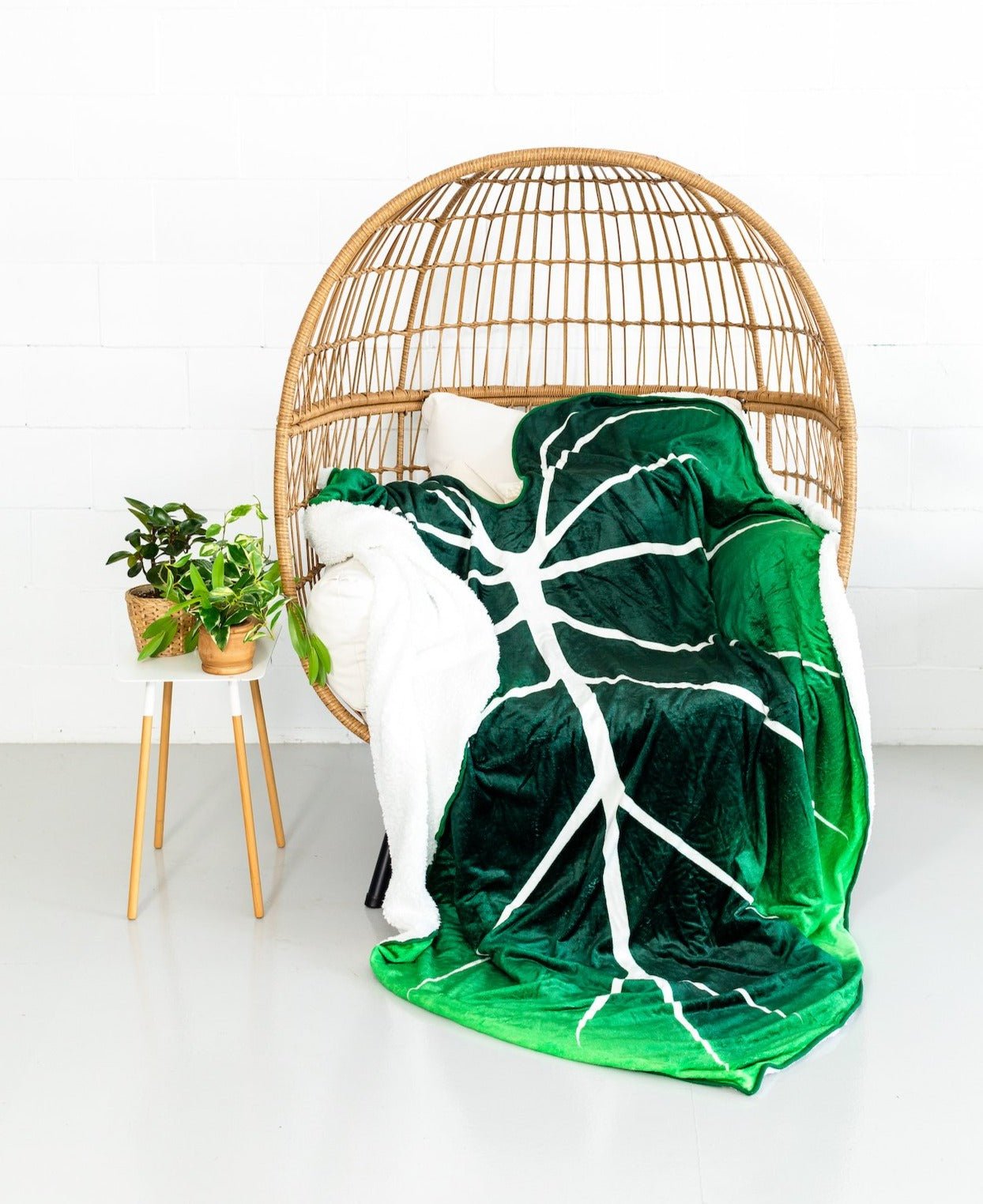 Product view 5 - Gloriosum Giant Leaf Blanket - Green Philosophy Co.