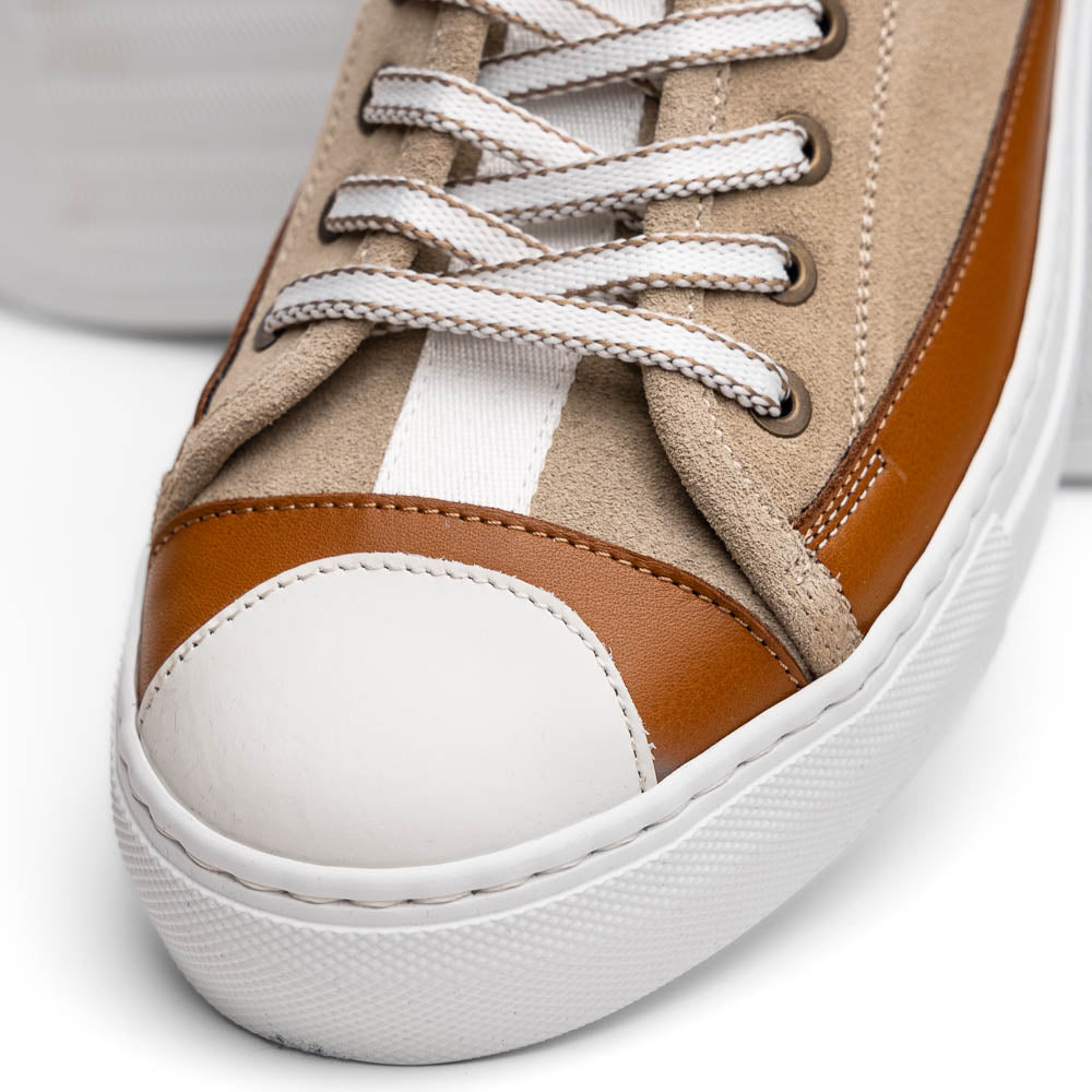 Lifestyle photo showing LANDO Sueded Calfskin Sneaker Taupe in use - Zelli Italia