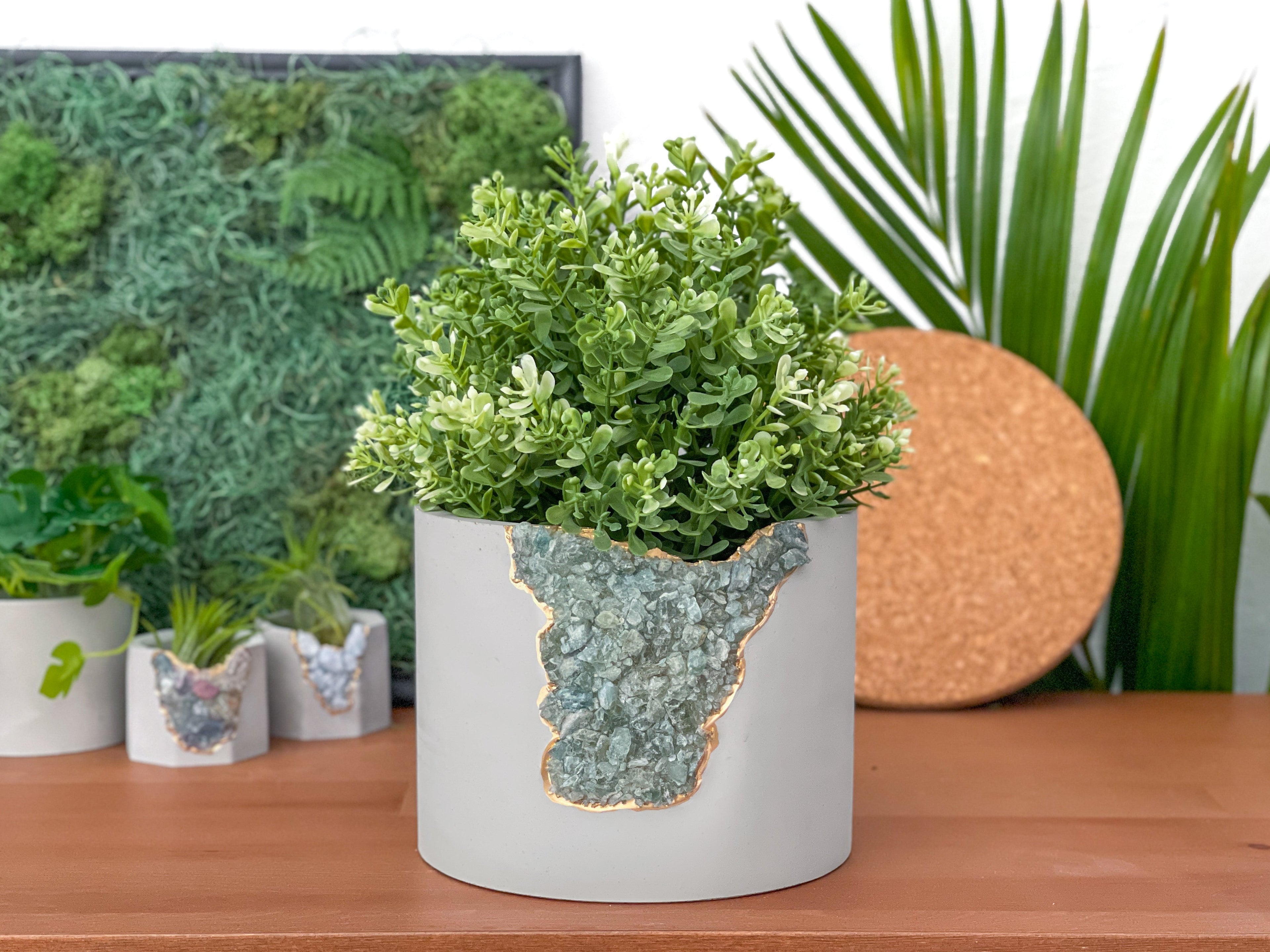Product view 4 - 6" GREEN APATITE PLANTER - AURA 8 HOME