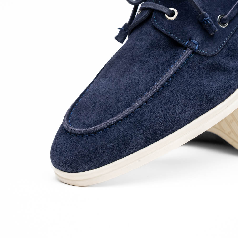 Lifestyle photo showing 16-675-NVY VENICE Italian Sueded Goatskin Boat Shoes, Navy in use - Zelli Italia